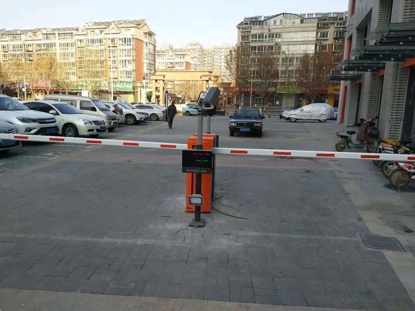 濟(jì)寧小區(qū)道閘門價(jià)格 兗州廣告道閘車牌識(shí)別性價(jià)比高